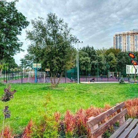 Modern Apartment Near Park キエフ エクステリア 写真