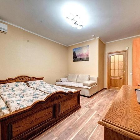 Modern Apartment Near Park キエフ エクステリア 写真