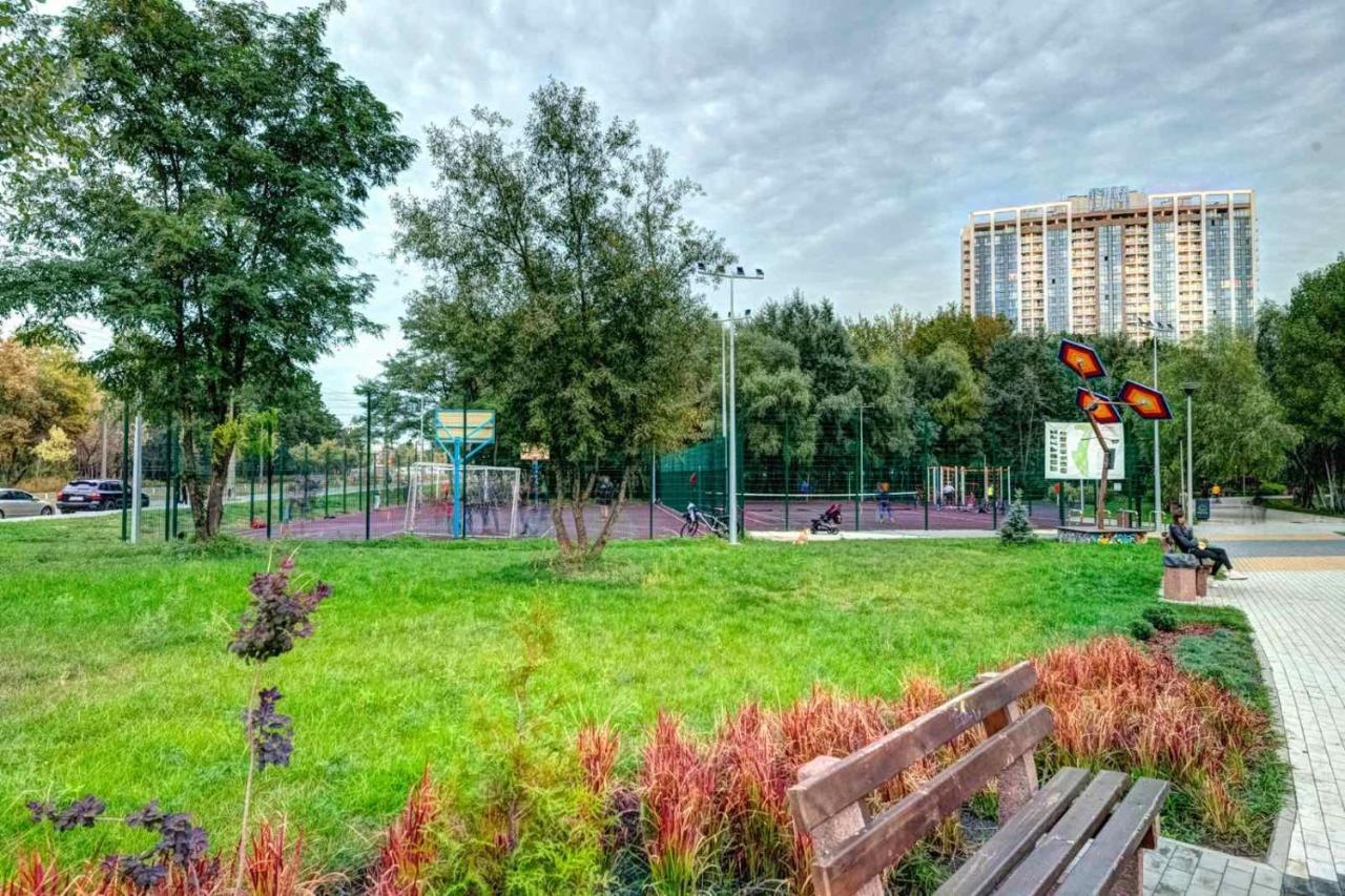 Modern Apartment Near Park キエフ エクステリア 写真