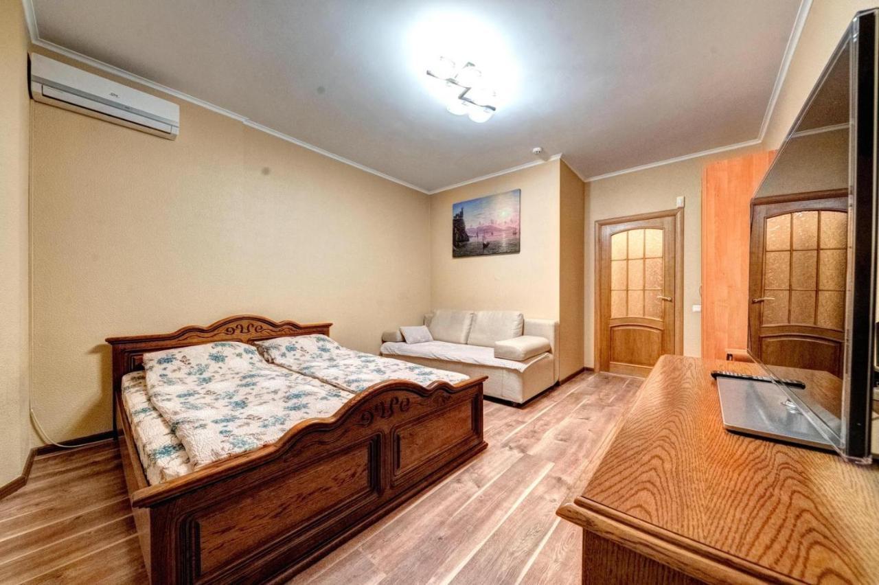 Modern Apartment Near Park キエフ エクステリア 写真