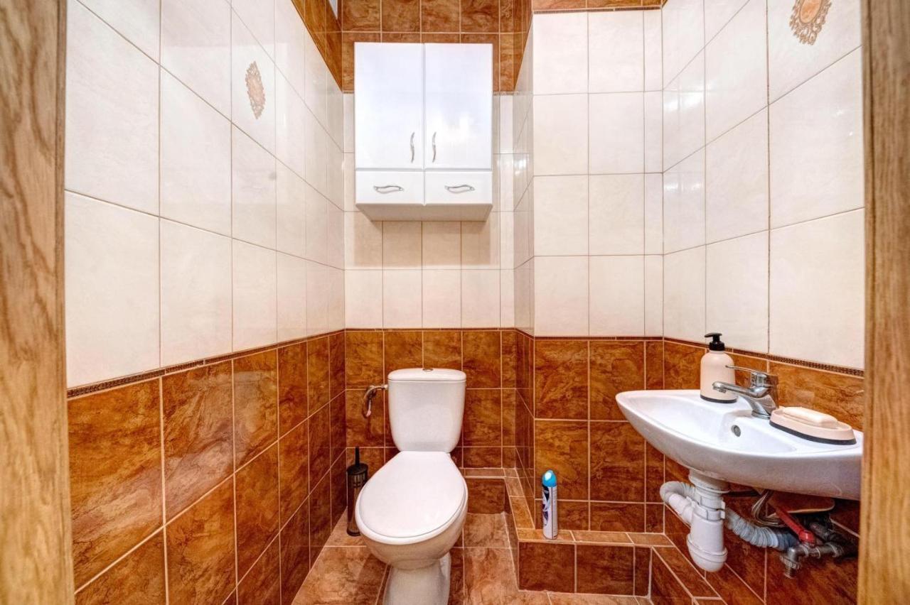 Modern Apartment Near Park キエフ エクステリア 写真